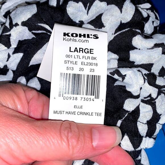 Elle Black White Floral Must Have Crinkle Short Sleeve Tee Sz Large NWT - Picture 4 of 7